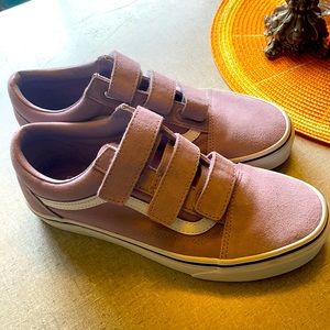 Velcro Vans US women’s size 9. Lavender. Tried on, never worn.